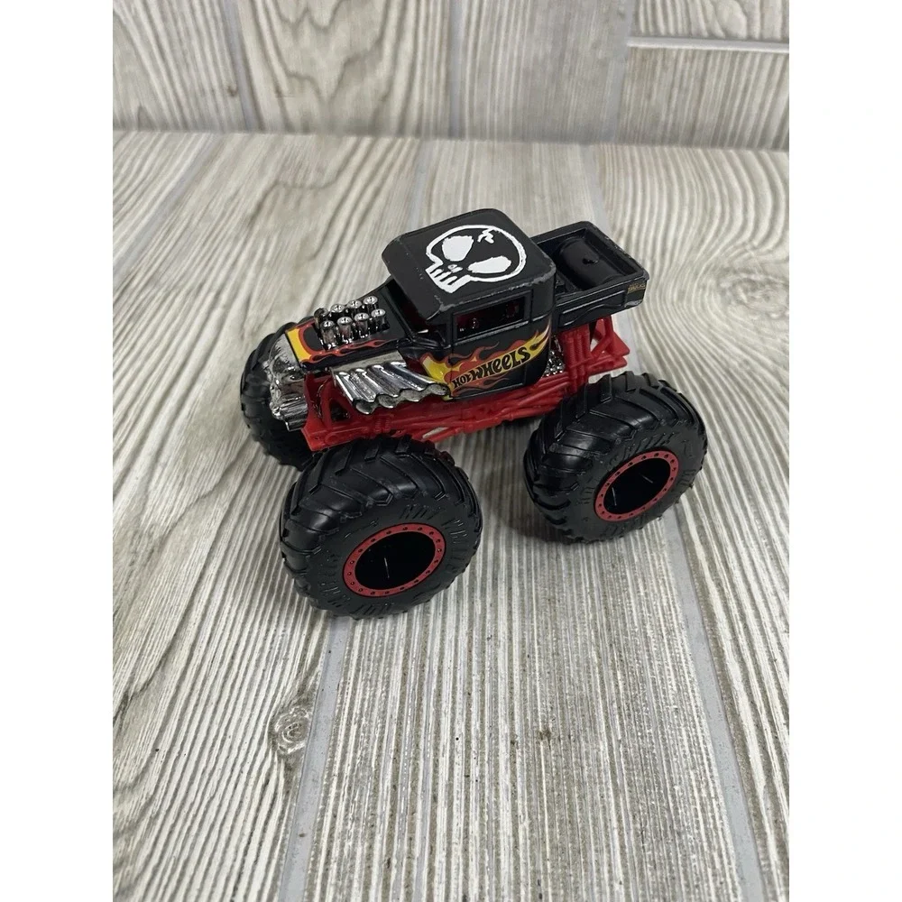 Hot Wheels Monster Jam 1:64 Trucks Lot of 6 Gunkster Slap N Stick Bone Shaker